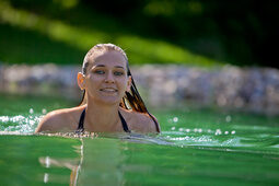 Schwimmen im Naturschwimmteich