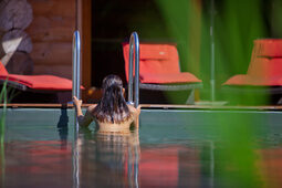 Schwimmen im Naturschwimmteich