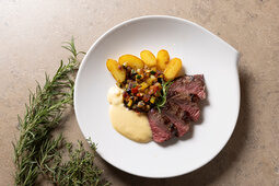 Rindersteak mit Ratatouille und Kartoffeln