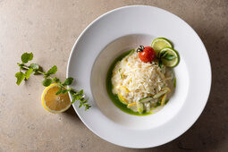 Risotto mit Zitrone und Zucchini