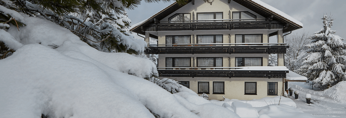 Hotel in verschneiter Landschaft - Hotel Konradshof